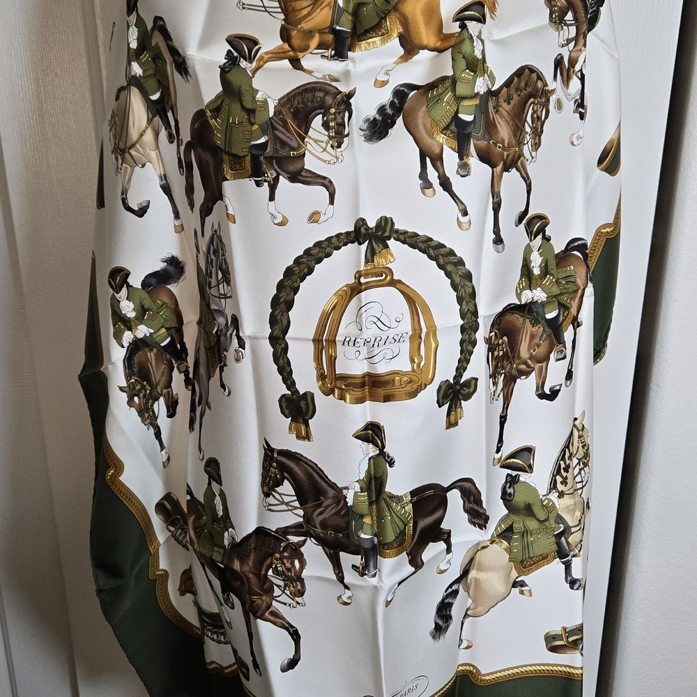 Hermès Reprise Carré 90 silk scarf - Picture 3 of 5